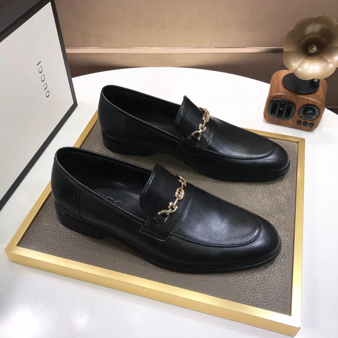 Men's shoes💰500💰Italy's top luxury men's shoe giant (GUCCI) (Gucci) (full cowhide lining) new arrival🍃Original European style🔰 Pleasant to the eye😍In order to make the shoes more durable and non-deformable🌀The production continues to follow traditional methods but there is still no lack of innovation💪Choose original sheepskin for the leather♻️ Smooth and natural And extra bright ⭐Made of imported cowhide, the first choice of rich people 38-45 (45 customized)